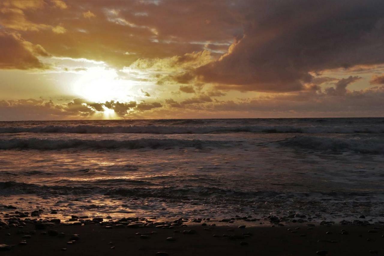Oasis Atlantico: Rincon Secreto Al Pie De Los Senderos Azano Bagian luar foto